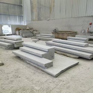 通化 整石台阶（大面火烧+侧面自然面），出货前厂内拼装