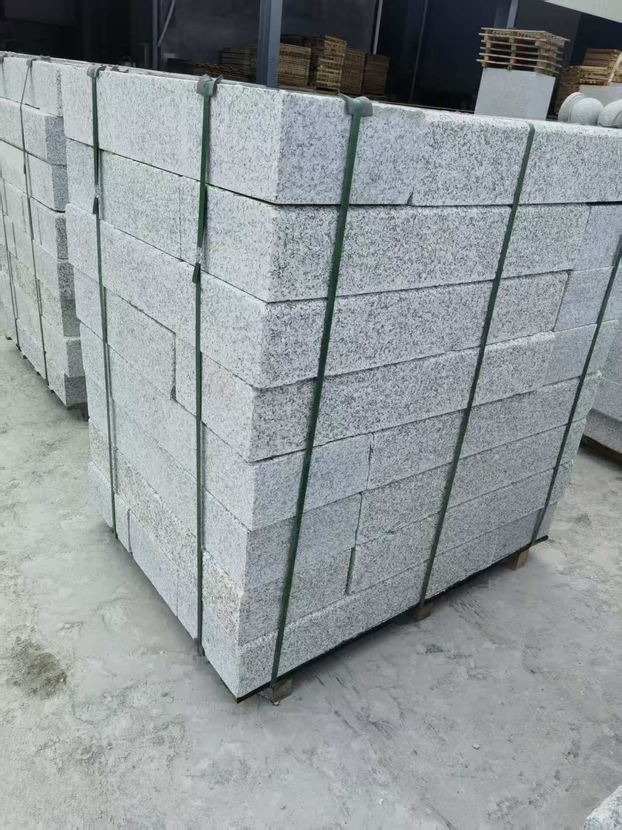 通化 芙蓉白火烧两面路沿石