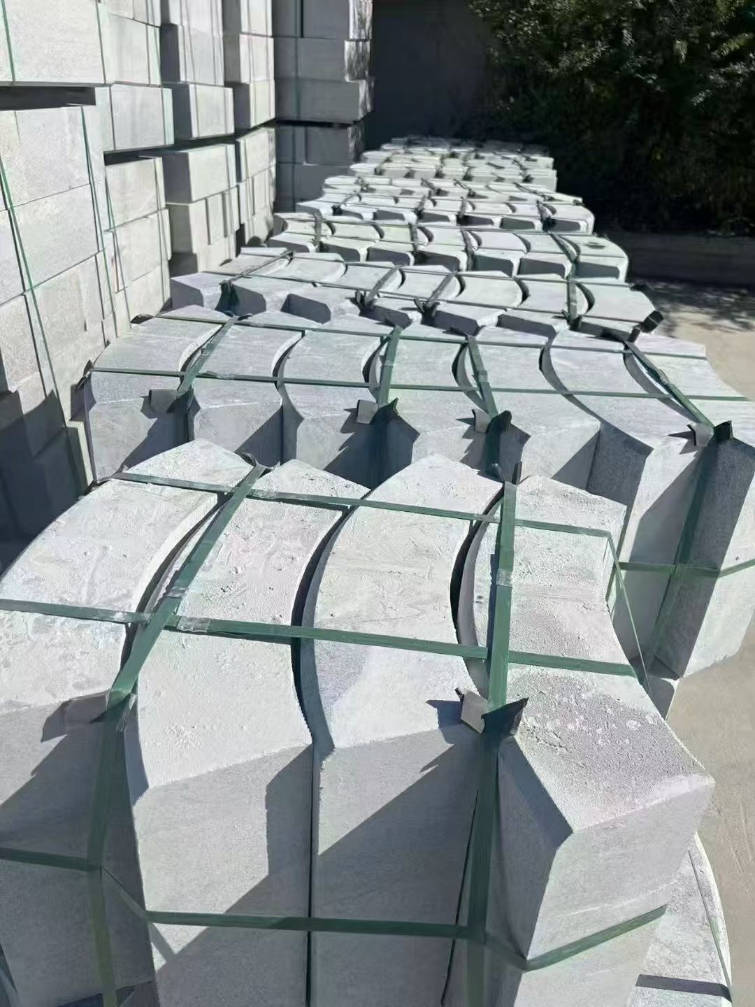 通化 芝麻灰弧形路沿石