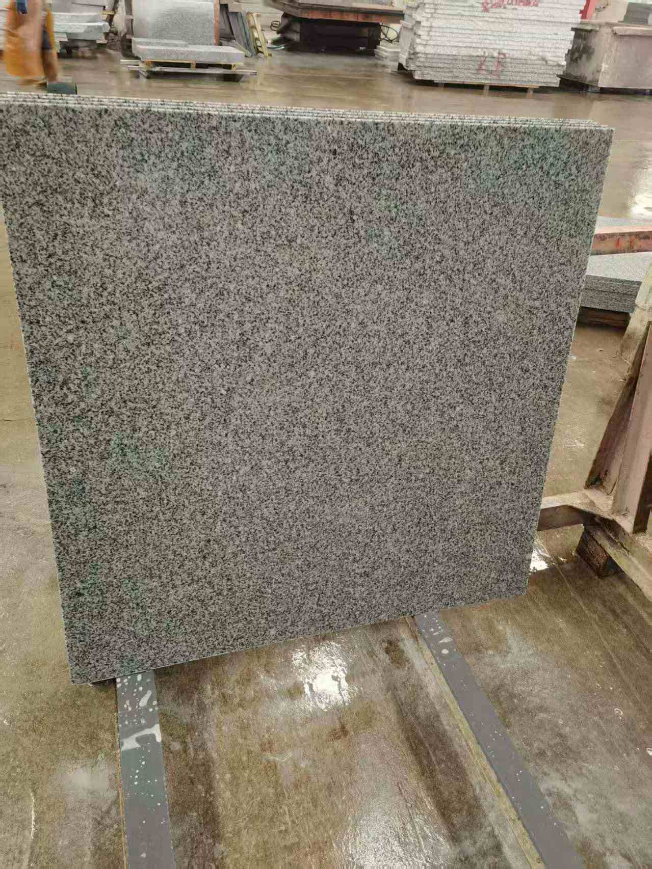 通化 芝麻白光面900*900，高地铁标准